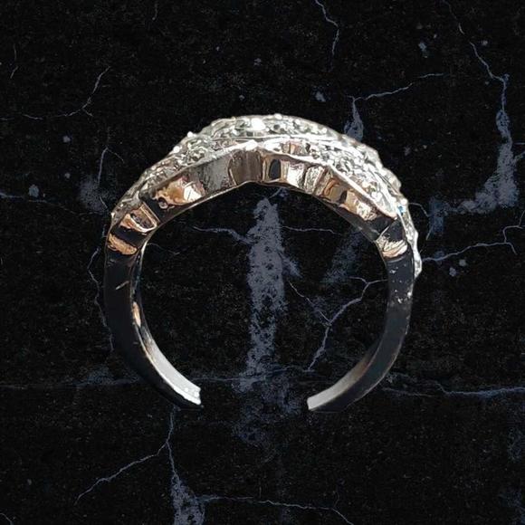 Womens Crystal Filled Hearts Ring, Silver Tone, Size 9, Fair Condition - Picture 5 of 10